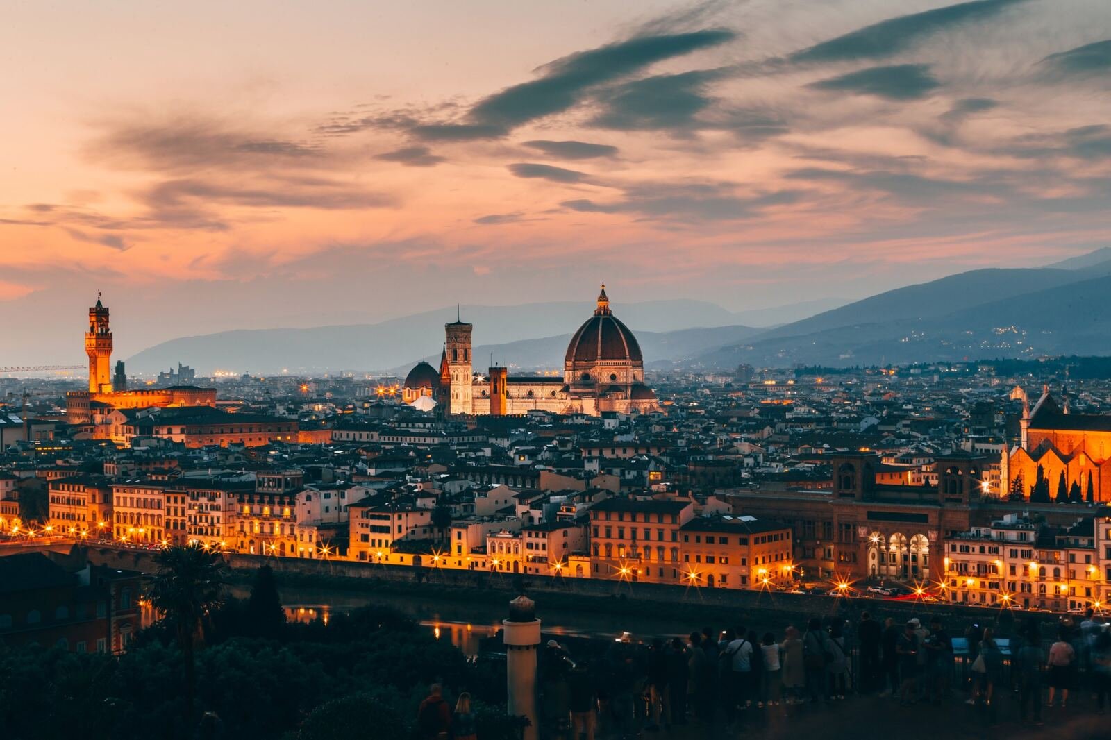 Skyline de Florencia al atardecer con el Duomo y el Palazzo Vecchio