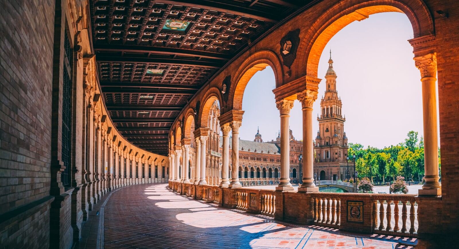 Arcos y columnata de la Plaza de España, Sevilla